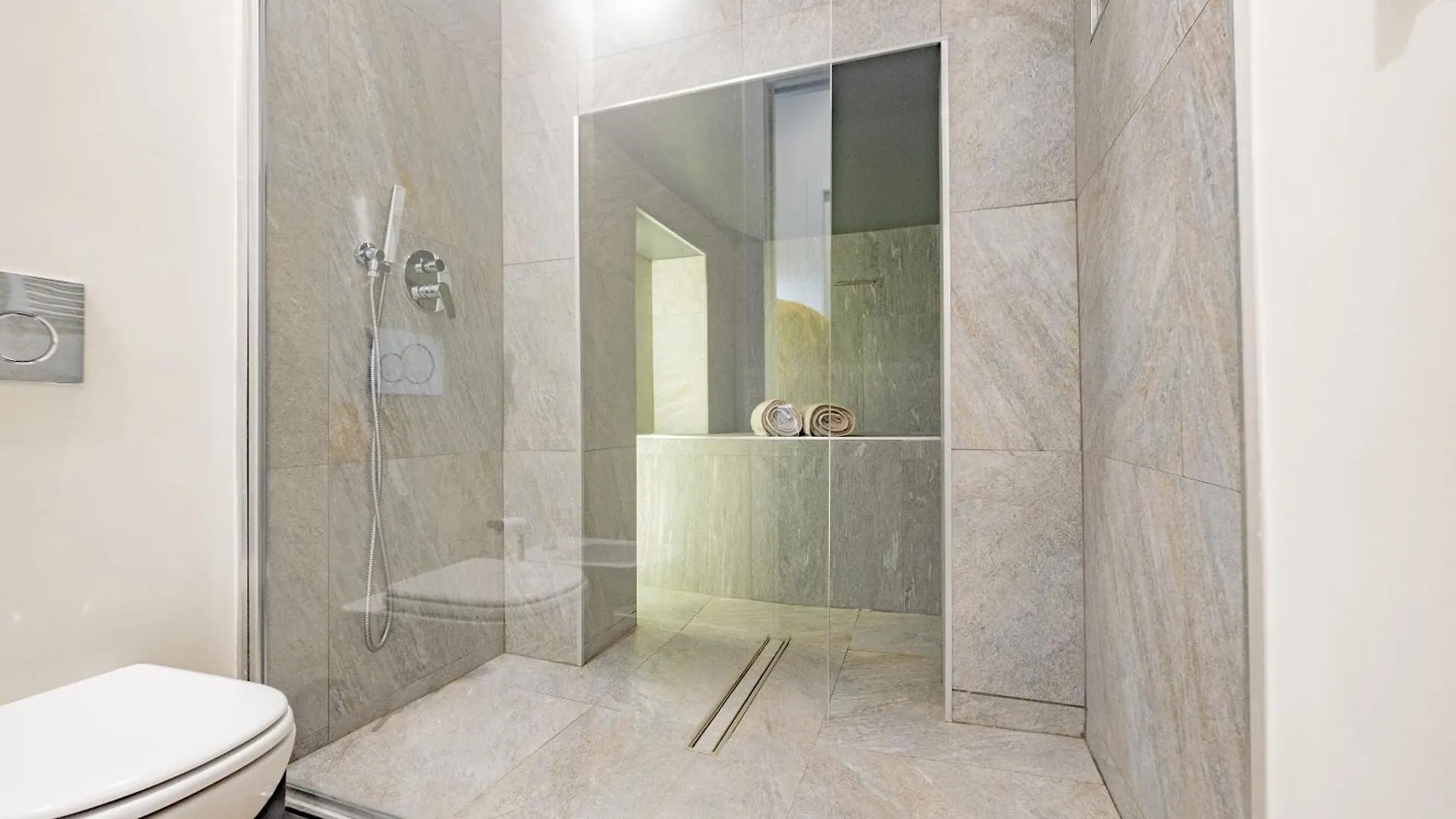 Apartment Porta Venezia - Suite W/Sauna Milan
